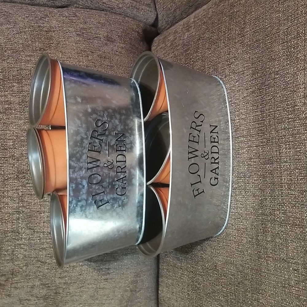 Set of 2 flower Tins